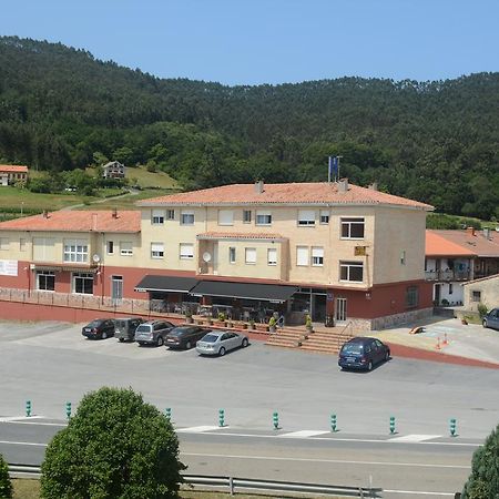 Hostal Baviera Pesués 외부 사진