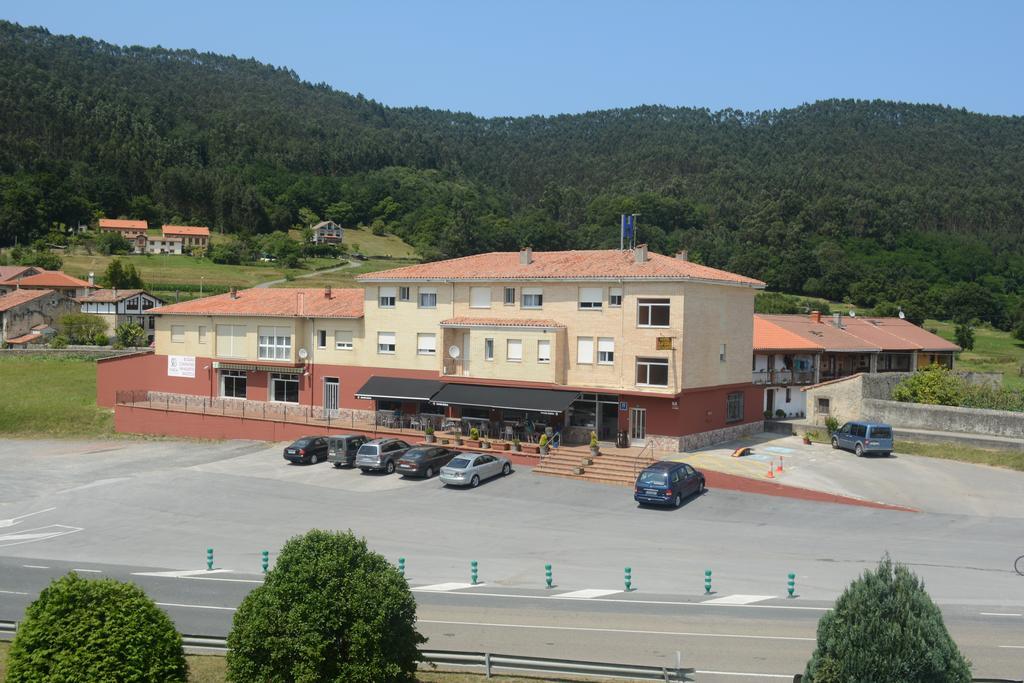 Hostal Baviera Pesués 외부 사진